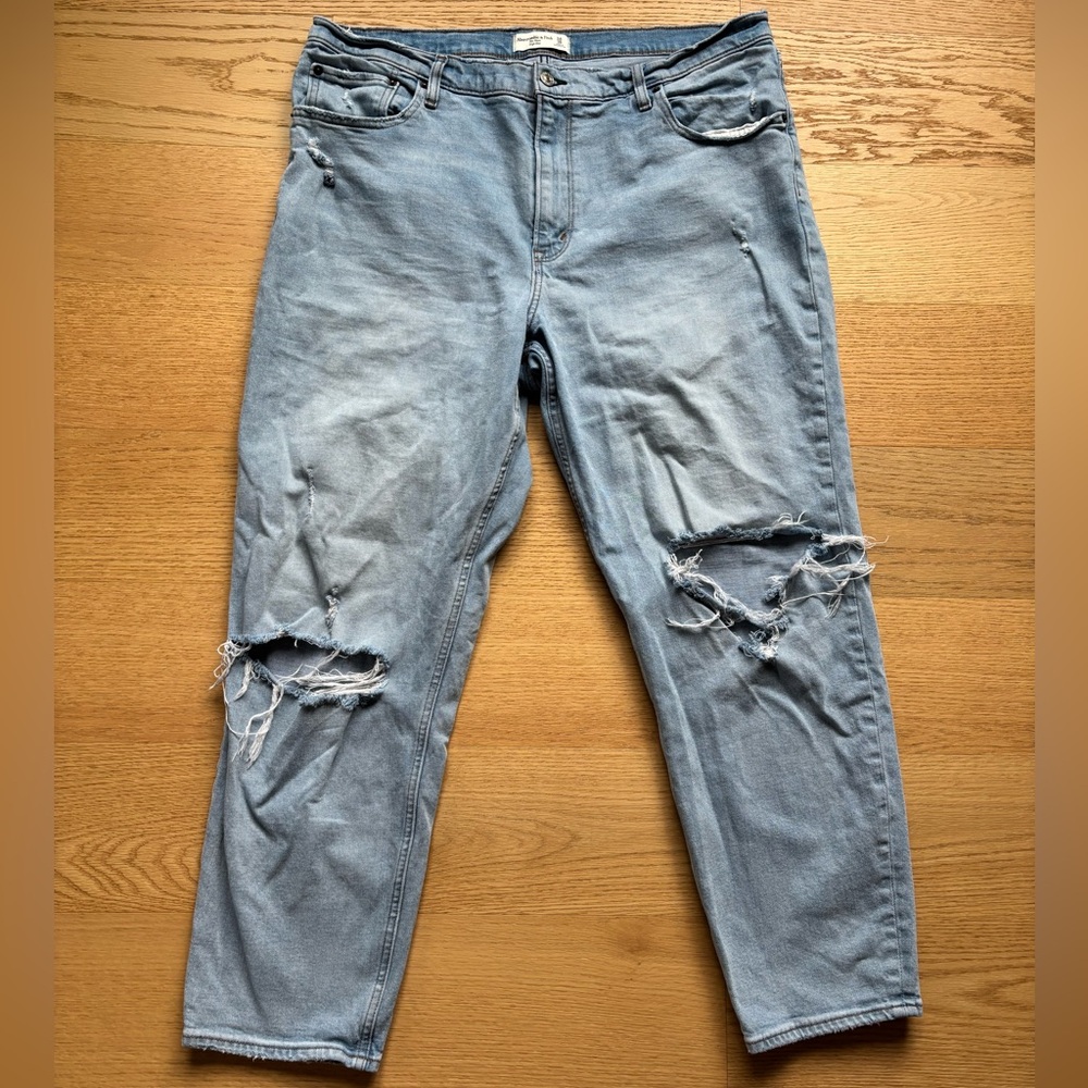 Abercrombie and Fitch women’s The Mom High Rise jeans size 34 (18) Long